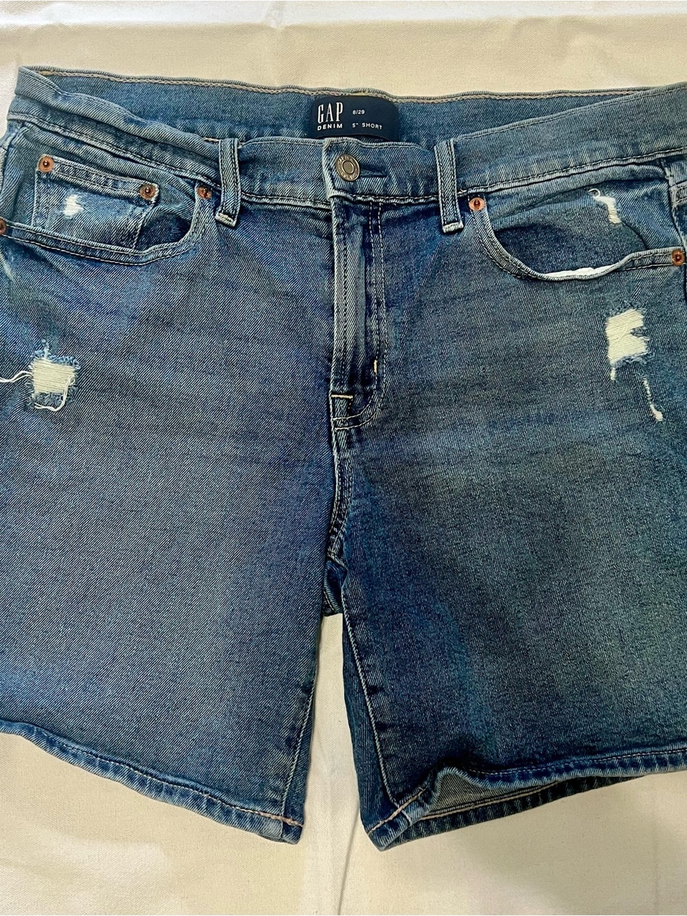Women’s GAP Denim 5” Short Womens Sz 8/29 Medium Wash Distressed  Jean Shorts